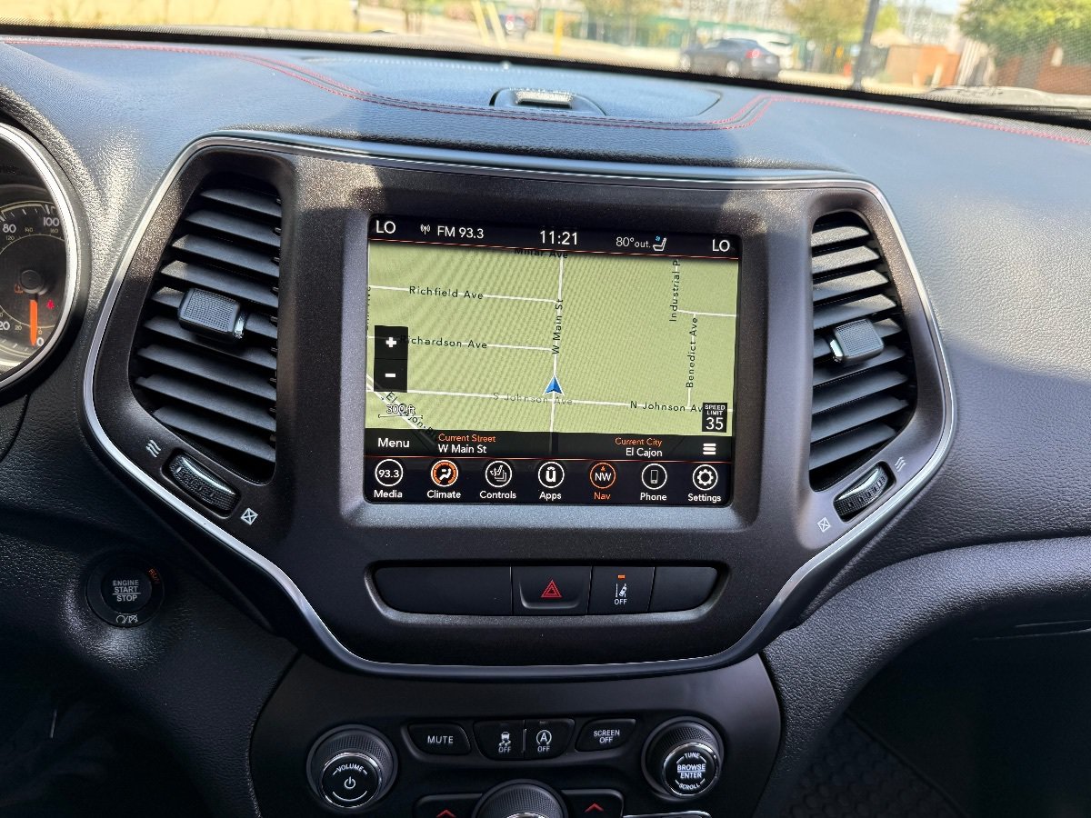 Used 2022 Jeep Cherokee Trailhawk w/ Sun, Sound & Nav Group AWD/4WD image 24