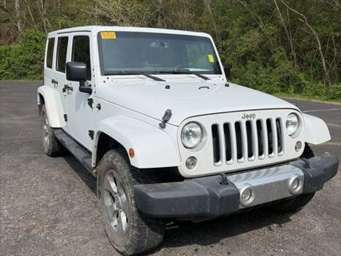 Used 2017 Jeep Wrangler Unlimited Sahara image 3