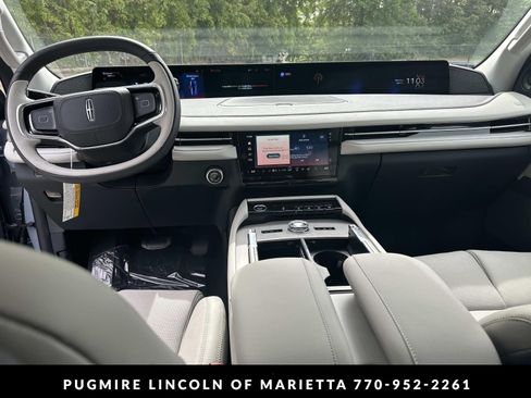 New 2026 Lincoln Navigator L Reserve AWD/4WD image 15