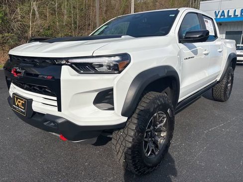 Used 2024 Chevrolet Colorado ZR2 w/ Technology Package AWD/4WD image 13