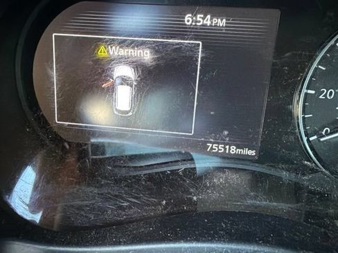 Used 2023 Nissan Kicks SR w/ SR Premium Package FWD image 7