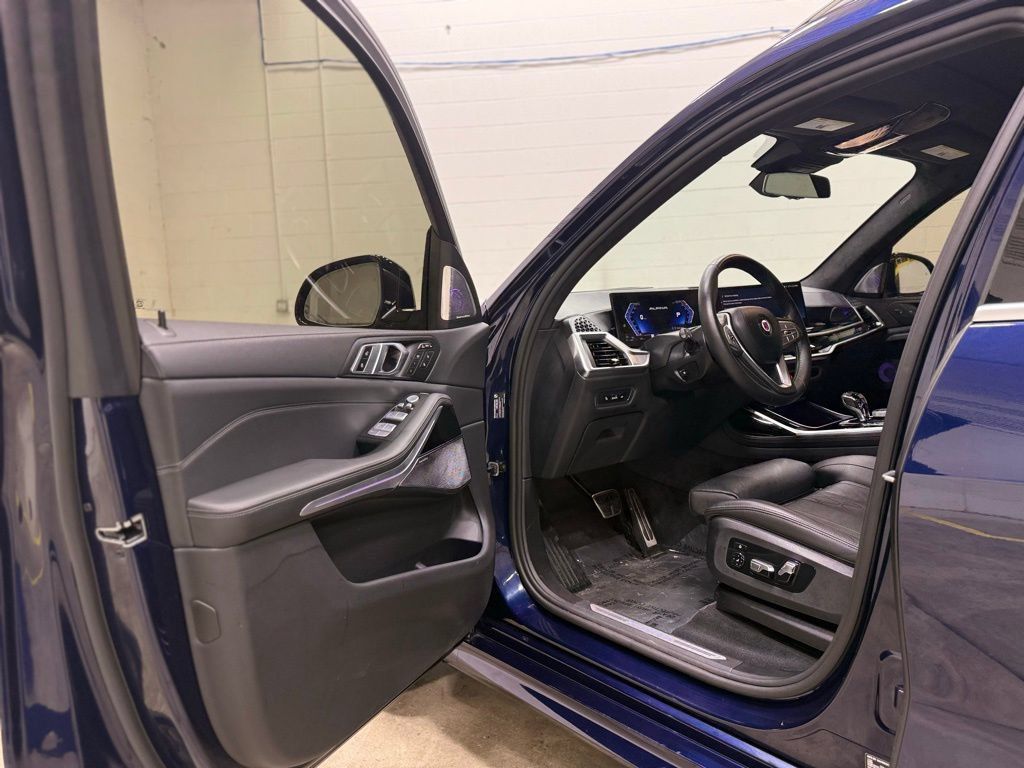 Used 2025 BMW ALPINA XB7 AWD/4WD image 29