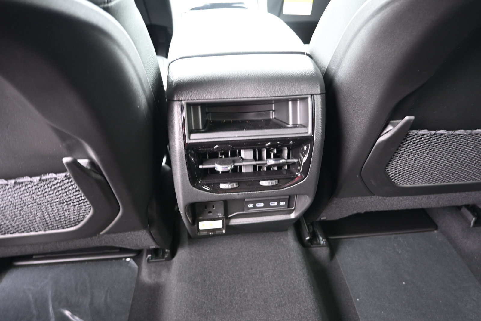 New 2026 Jeep Grand Cherokee Altitude AWD/4WD image 17