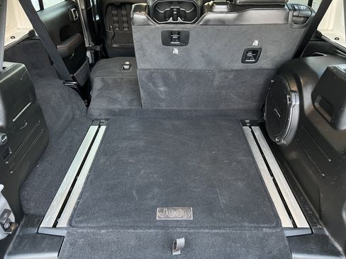 Used 2021 Jeep Wrangler Unlimited Rubicon w/ Uconnect 4C Nav & Sound Group image 19