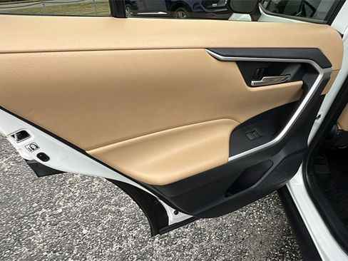 Used 2019 Toyota RAV4 XLE image 19