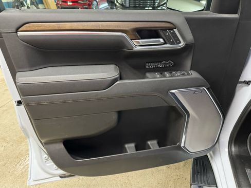Certified 2026 Chevrolet Silverado 1500 High Country w/ Technology Package AWD/4WD image 16