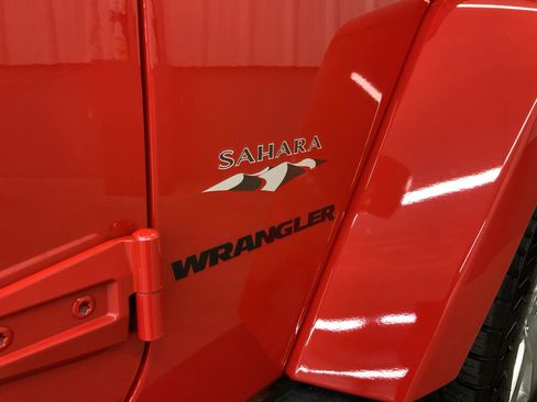 Used 2017 Jeep Wrangler Sahara w/ Connectivity Group AWD/4WD image 45