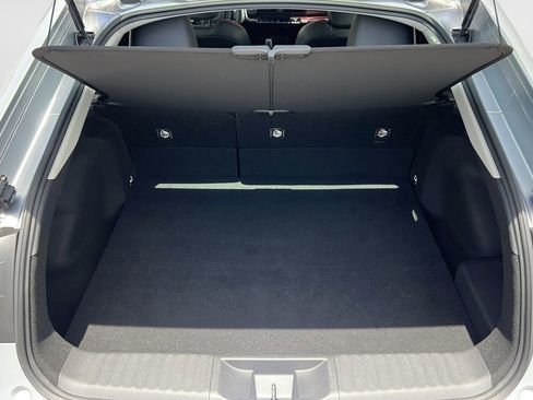 Used 2025 Toyota Prius Plug-In Hybrid FWD image 9