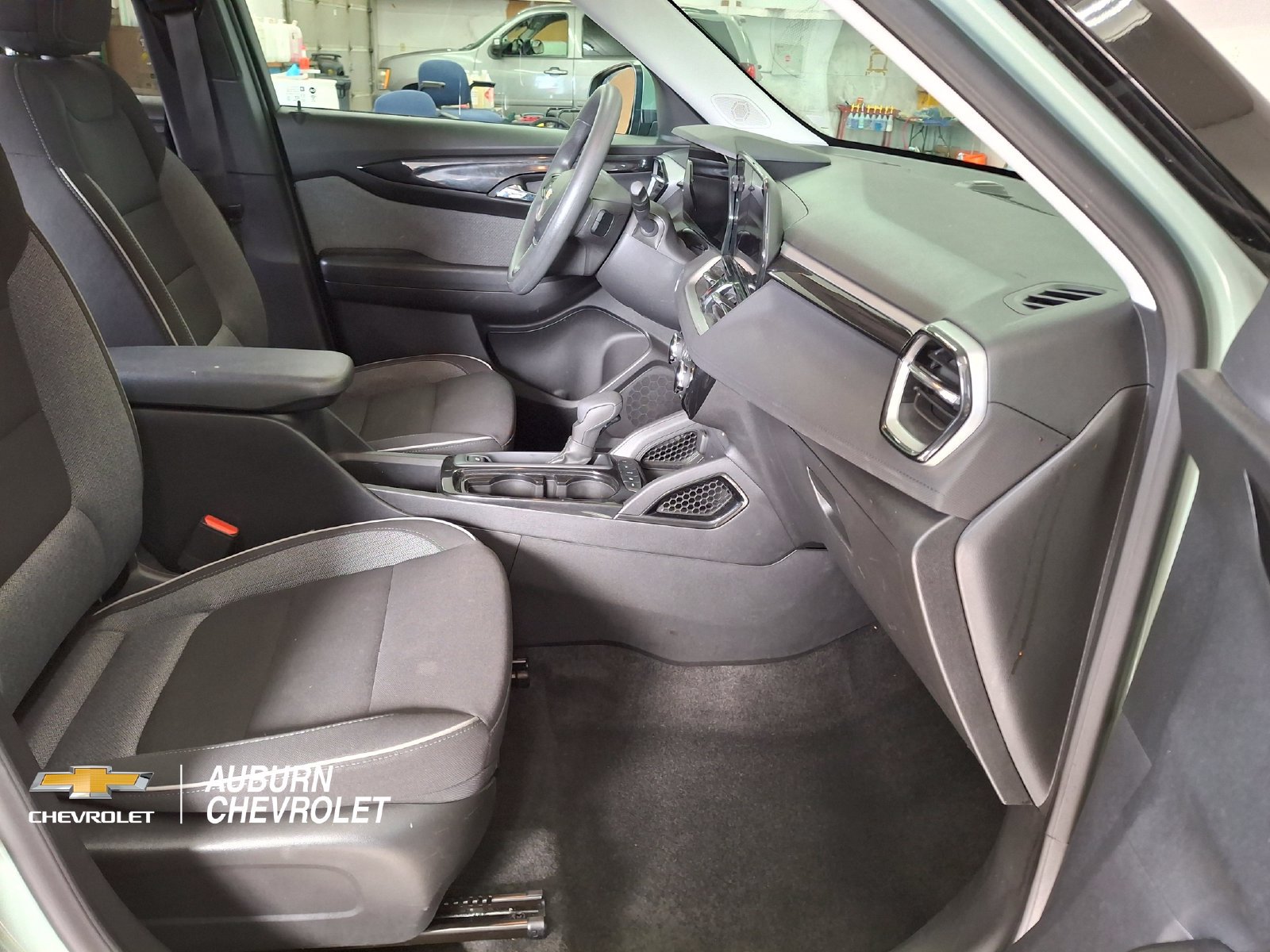Used 2025 Chevrolet TrailBlazer LT AWD/4WD image 18