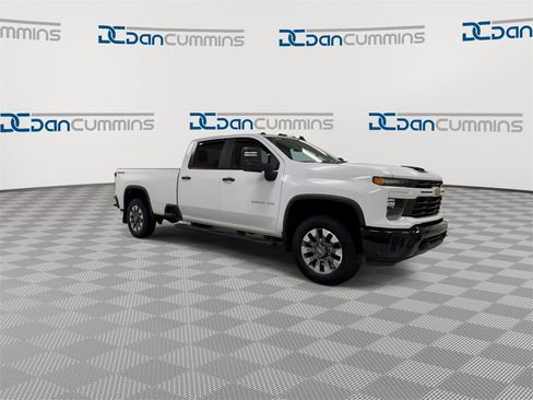 Used 2024 Chevrolet Silverado 2500 Custom w/ Custom Value Package image 2