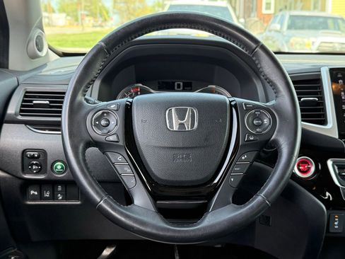 Used 2017 Honda Pilot Touring image 17