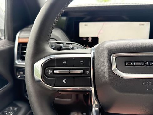 Used 2025 GMC Yukon XL Denali AWD/4WD image 19