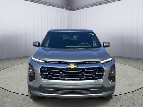 Used 2025 Chevrolet Equinox LT FWD image 4