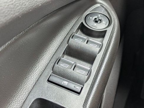 Used 2017 Ford Escape SE w/ Equipment Group 201A FWD image 27