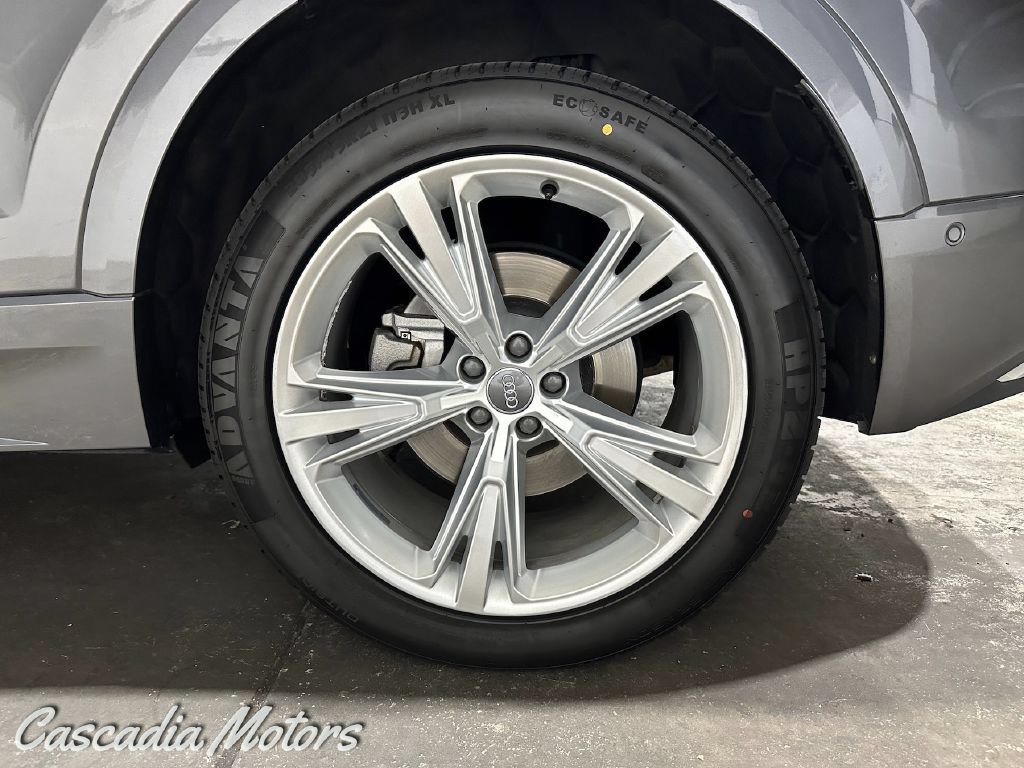 Used 2019 Audi Q8 Prestige w/ Luxury Package AWD/4WD image 33