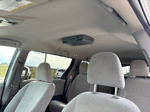 Used 2017 Toyota Sienna LE FWD image 17