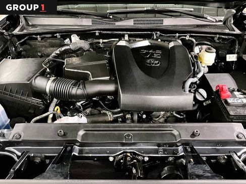 Used 2022 Toyota Tacoma SR5 AWD/4WD image 32