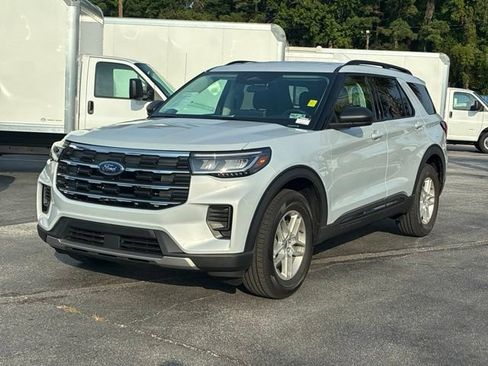 Used 2026 Ford Explorer Active AWD/4WD image 7