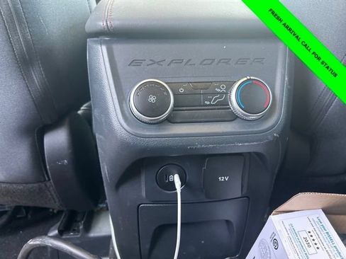 Used 2025 Ford Explorer Active AWD/4WD image 20