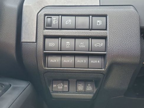 Used 2025 Toyota Tacoma Trailhunter AWD/4WD image 15