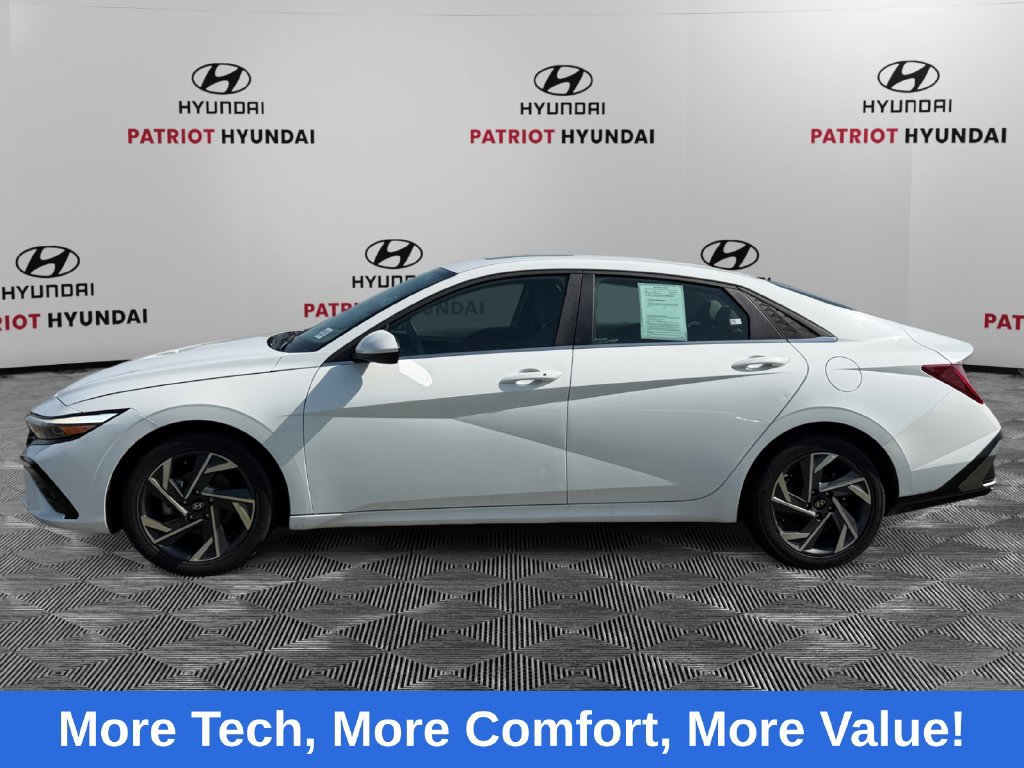 Used 2025 Hyundai Elantra SEL FWD image 6
