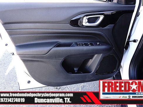 New 2026 Jeep Compass Latitude image 39