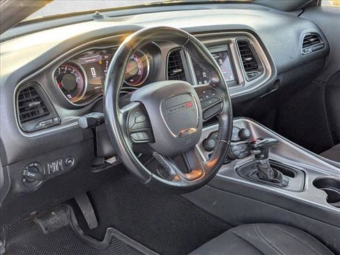 Used 2022 Dodge Challenger SXT image 9
