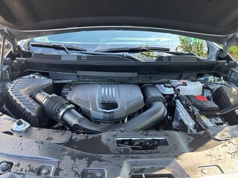 Used 2026 Chevrolet Traverse LT AWD/4WD image 2