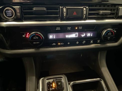 Used 2022 Nissan Pathfinder SV image 18