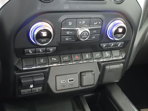 Used 2022 GMC Sierra 2500 SLT w/ SLT Premium Package image 18