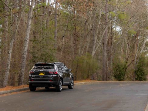 Used 2020 Jeep Compass Limited image 40