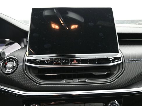 New 2026 Jeep Compass Latitude image 16