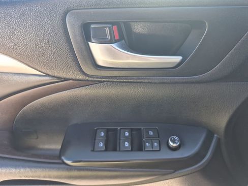 Used 2018 Toyota Highlander XLE image 9