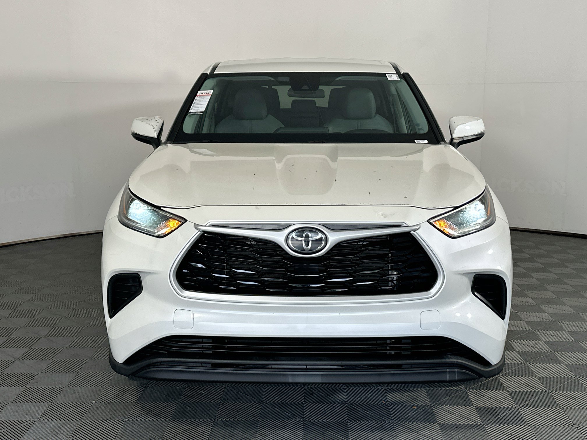 Used 2021 Toyota Highlander L AWD/4WD image 8