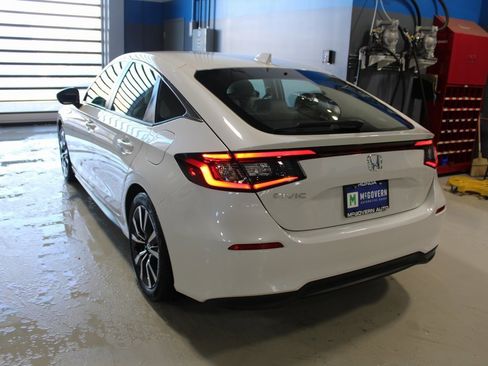 Used 2024 Honda Civic EX-L image 38