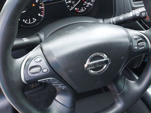 Used 2019 Nissan Pathfinder S image 12