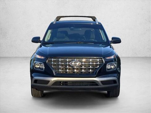 Used 2023 Hyundai Venue SEL FWD image 2