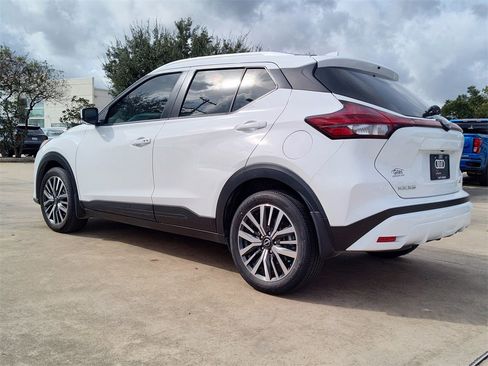Used 2023 Nissan Kicks SV image 6