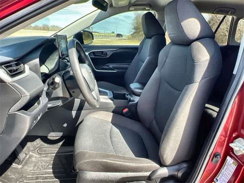 Used 2022 Toyota RAV4 LE image 11