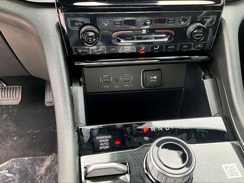 New 2025 Jeep Grand Cherokee L Limited w/ Black Appearance Package AWD/4WD image 19
