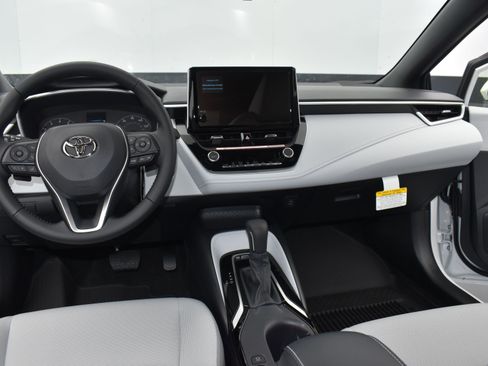 Used 2025 Toyota Corolla SE image 15