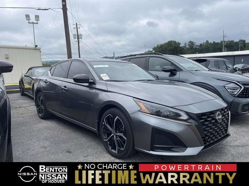 Used 2024 Nissan Altima 2.5 SR w/ SR Premium Package FWD image 1