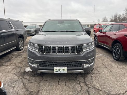 Used 2024 Jeep Wagoneer Series III image 2