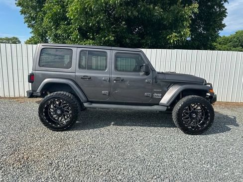 Used 2018 Jeep Wrangler Unlimited Sahara AWD/4WD image 6