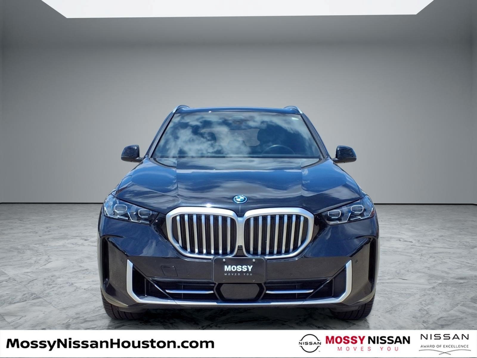Used 2025 BMW X5 xDrive50e AWD/4WD image 3