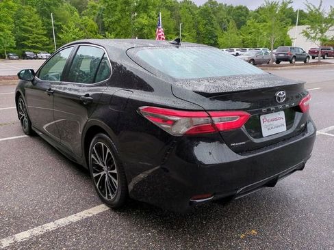 Used 2019 Toyota Camry SE FWD image 6