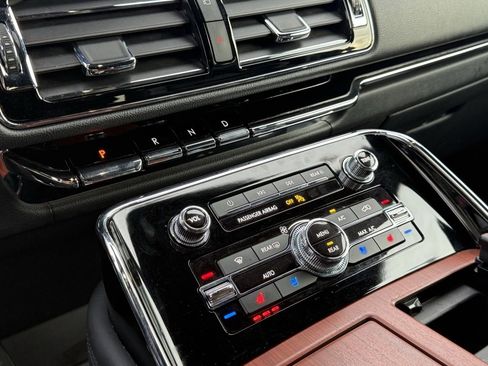 Used 2024 Lincoln Navigator Reserve image 18