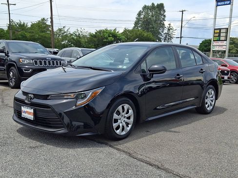 Used 2023 Toyota Corolla LE w/ Carpet Mat Package (TMS) FWD image 3