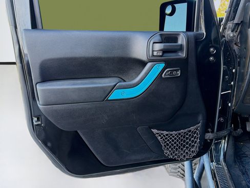 Used 2013 Jeep Wrangler Unlimited Rubicon w/ Connectivity Group image 21