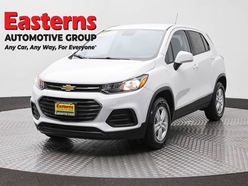 Used 2020 Chevrolet Trax LS w/ Tint and Cruise Package AWD/4WD image 1
